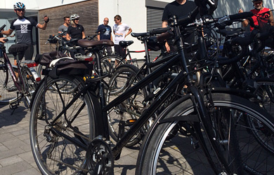 CAD Schroer spendet Fahrräder an die Hilfsorganisation für Flüchtlinge